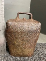 Iron cowbell with clapper