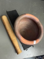 Mortar and pestle clay and wood - 3