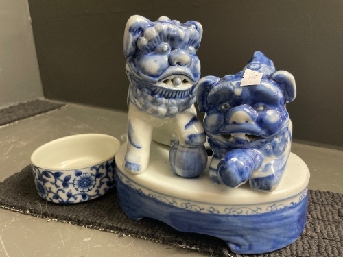 Blue and white China foo dogs and small dish 