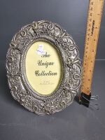 2 x The Unique Collection Oval Metal Sculptured Photo Frames - 3