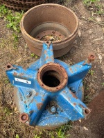 Truck hub with 2 brake drums