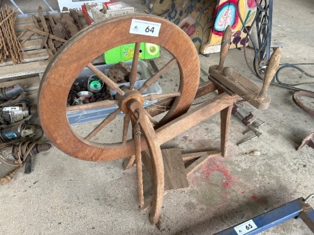 Vintage wooden wool spinner