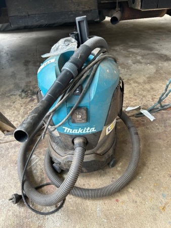 Makita VC2012L vacuum cleaner