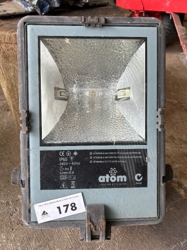 Atom reflector floodlight- needs cord