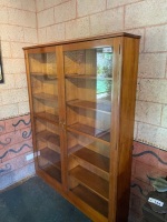 Lockable display case/ library unit - 3