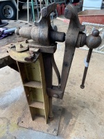 Blacksmiths leg vise and stand - 2