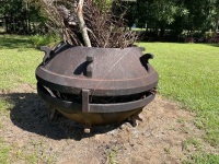 Iron fire pit, approx 1400mm diameter - 2