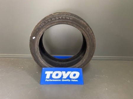 Toyo display tyre stand and tyre