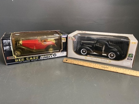 2 Collectable Vintage Model Cars 1/18 scale