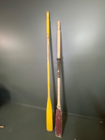 2 wooden oars