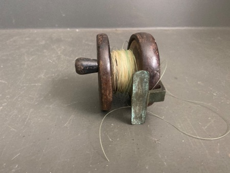 Vintage 3in wooden fishing reel on brass mount