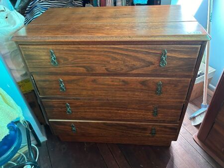 Wooden chest of drawers