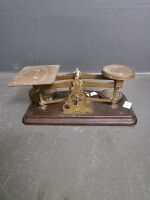 Young Atom Brass Scales with weights - 5