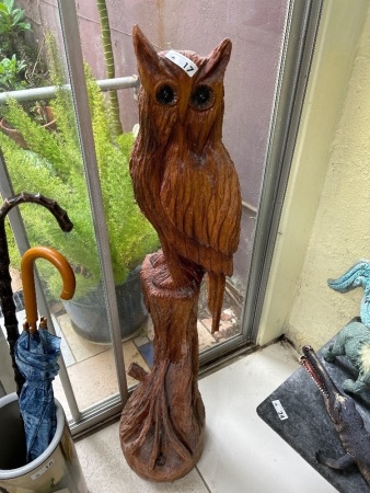 Owl on stump chainsaw sculpture