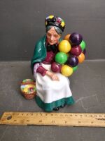 Royal Doulton Figurine " The Old Balloon Seller" - 2