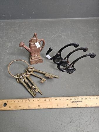 3 Hat Hooks Doorstop & Deco Keys