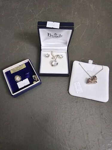 Sterling Silver Jewellery Lot 2 Earrings 2 Necklaces