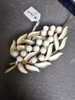 Antique White Enamel & Filded Brooch - 3