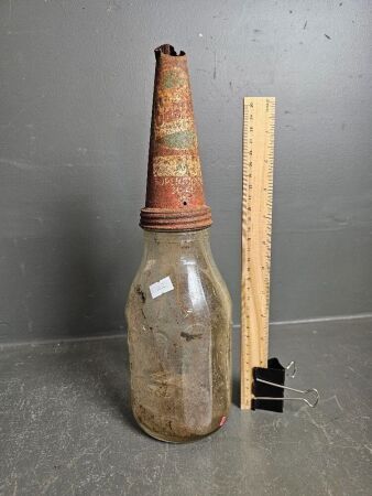 Vary Rare Embossed Wakefieldf Castrol Motor Oil Imperial Quart Oil bottle with tin lid