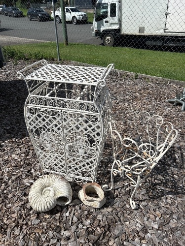 2x painted metal pieces inc. wine rack and pot holder + stone shell