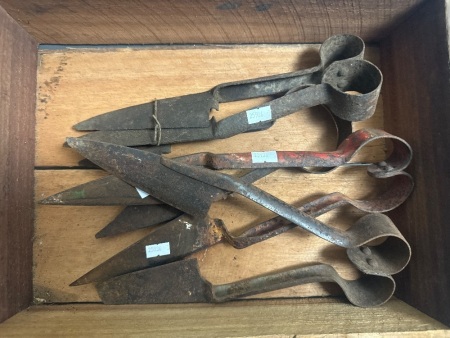 4 vintage hand shears in wooden box