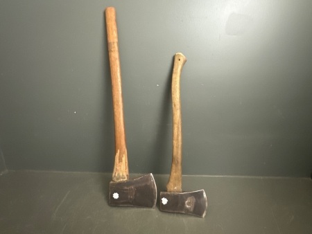 2x axes inc Wiebelhaus & Co (Germany) 4 1/2lb and Hults Bruk (Sweden) 2 3/4lb