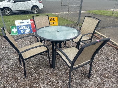 Round Outdoor Glass & Metal table with 4 Outdoor Metal Chairs