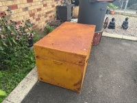 Large metal storage chest - 3