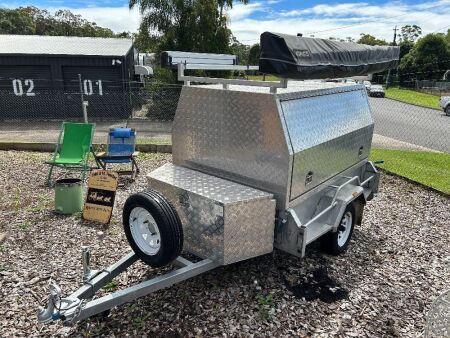 6x4 Welded Single Axle Trailer (2022) with tradesman top, tool box, welded roof bars,foldable stabilisers, brand new 13 inch spare wheel with holder and 2 x installed Kings drawers. ATM: 750kg - selling unregistered