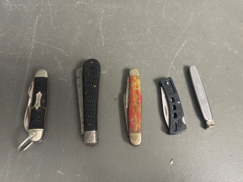 5 assorted pocket knives