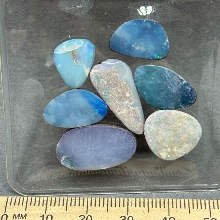 34 carats OPAL Doublet Gemstones