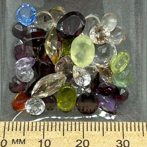 30 carats various mixed Gemstones