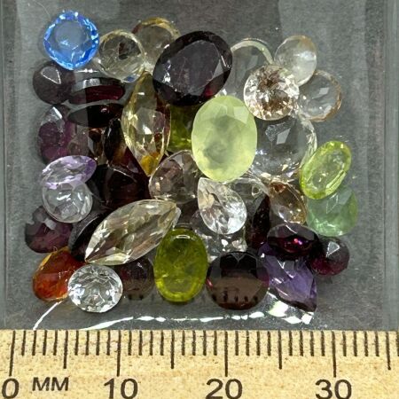 30 carats various mixed Gemstones