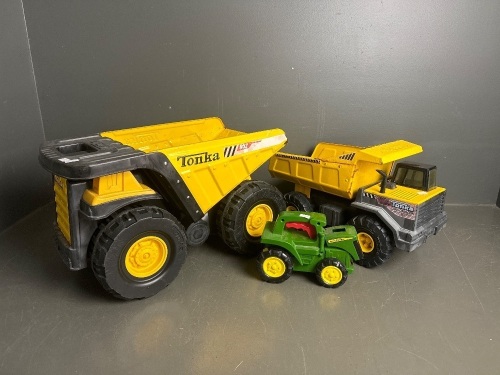 2 x Tonka Trucks & 1 John Derre Plastic Tractor