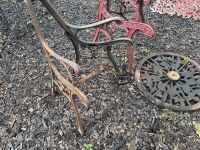 Cast iron lot inc. 2 bench ends and round decorative base/panel - 2