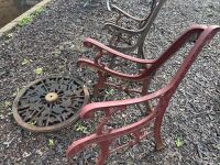 Cast iron lot inc. 2 bench ends and round decorative base/panel - 3