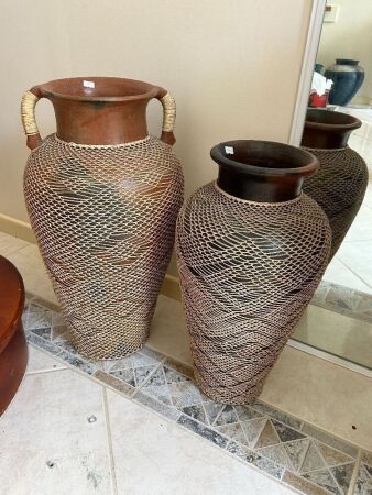 2 terracotta pots with string covering