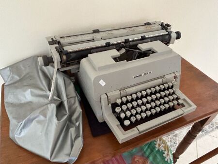 Olivetti Linea 98 typewriter