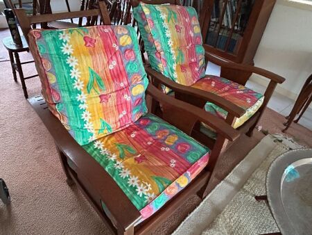 2 vintage adjustable armchairs