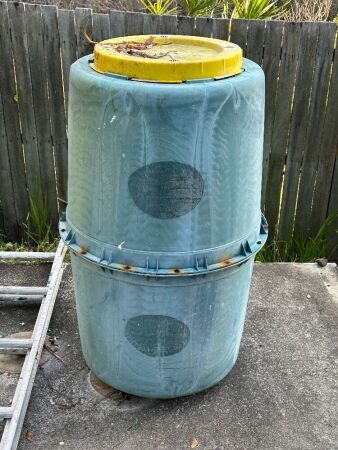 Double lidded compost bin