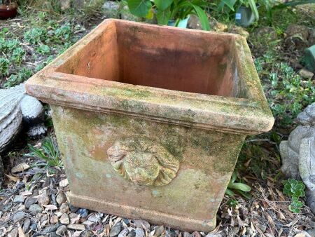 Square terracotta pot with lion head motifs