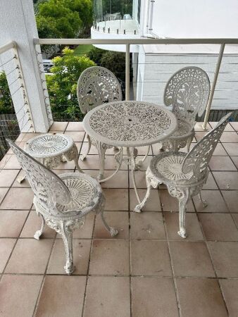 5-piece cast alloy outdoor setting and matching plant stand