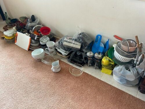 Large lot of kitchenware