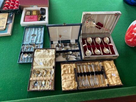 Assorted decorative spoons etc