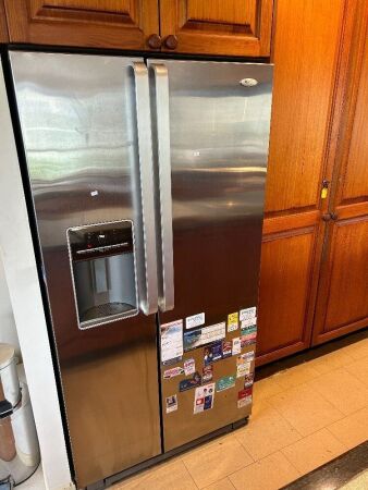 WITHDRAWN - Whirlpool 2-door fridge freezer with ice maker - needs disconnecting