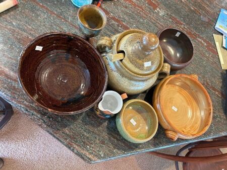 Glazed pottery lot