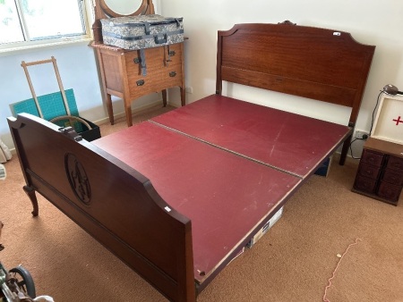 Past QLD Premier Joh Bjelke-Petersen parliament house double bed