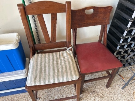 2 Vintage wooden chairs