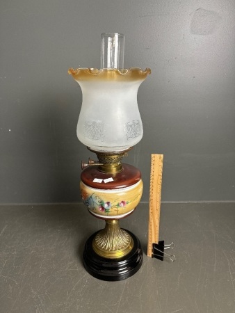 Victorian Handpanted Oil lamp w. Ceramic & Brass Base Double Burner in beautiful condition