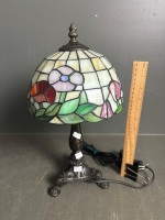 Quality heavy multi-floral leadlight tri-claw footed table lamp with bronze-tone features (unused)